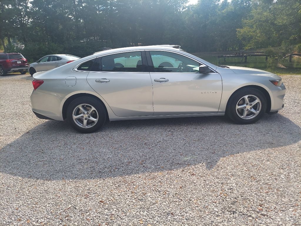 Photo 7 of this CHEVROLET MALIBU