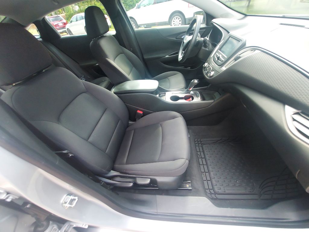 Photo 12 of this CHEVROLET MALIBU