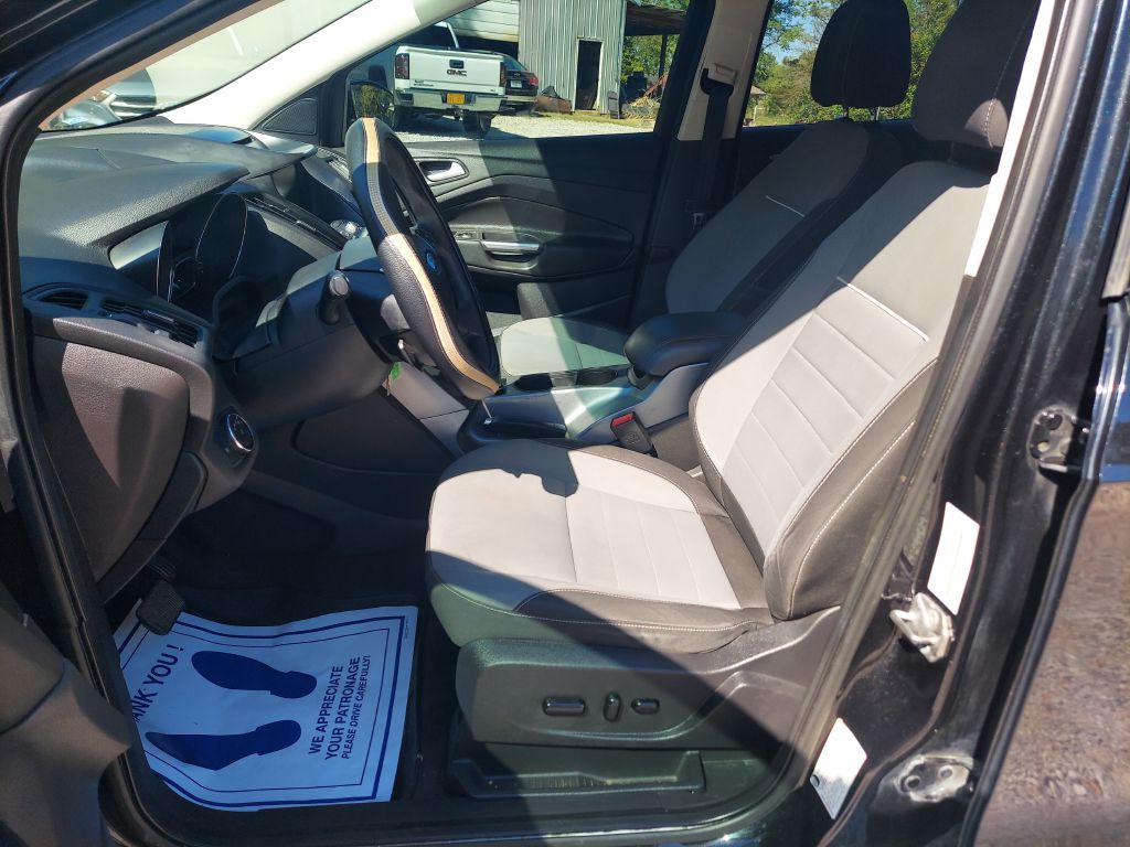 Photo 10 of this FORD ESCAPE