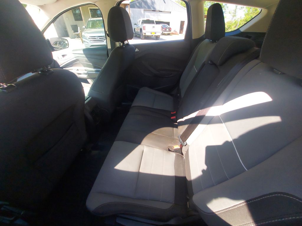 Photo 11 of this FORD ESCAPE