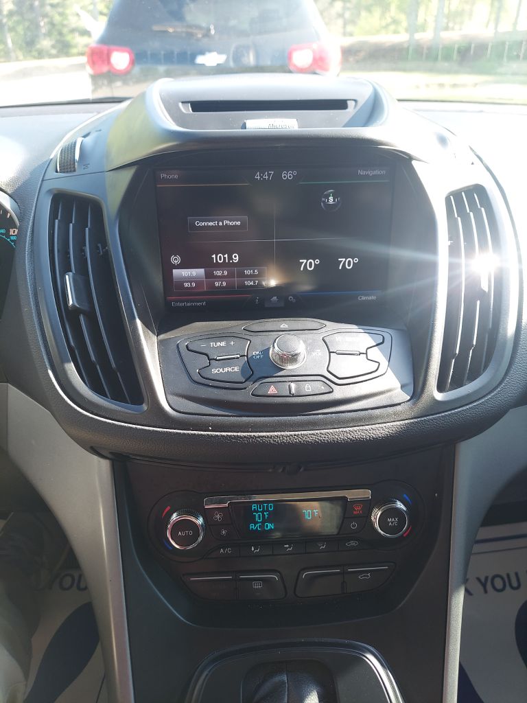 Photo 17 of this FORD ESCAPE