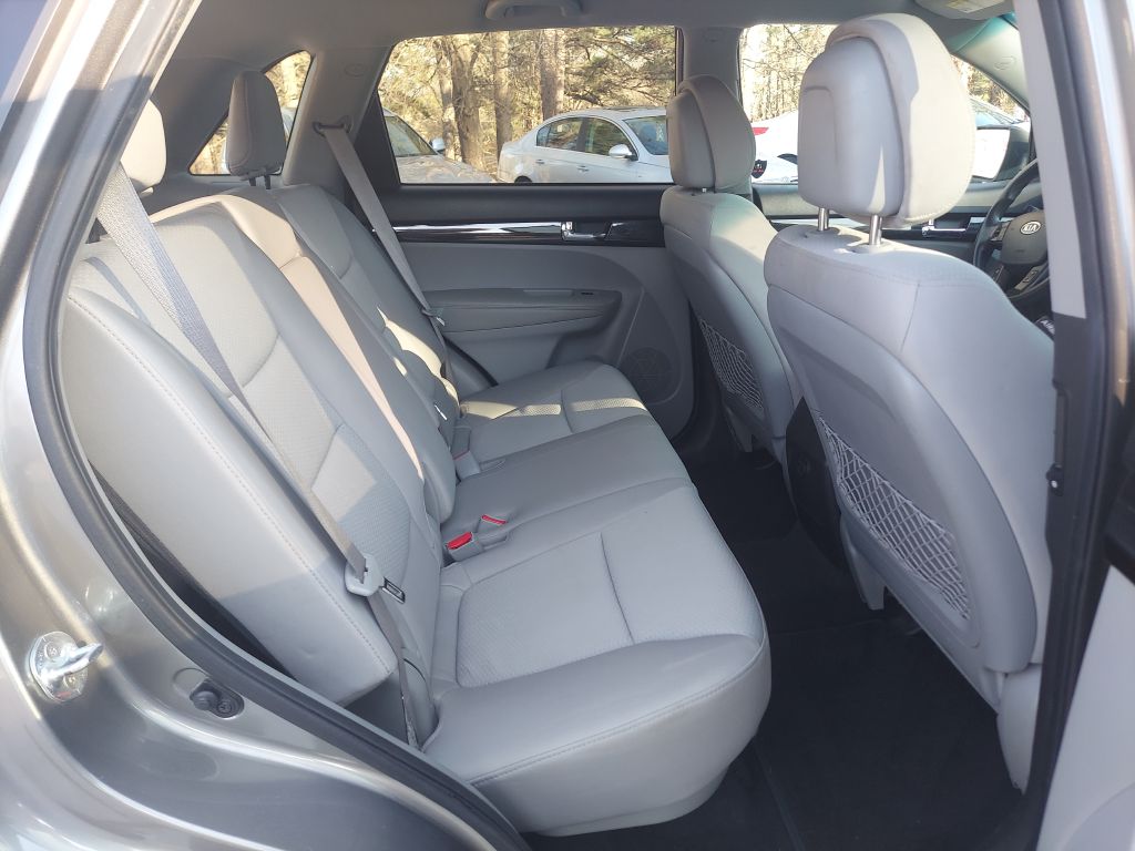 Photo 9 of this KIA SORENTO