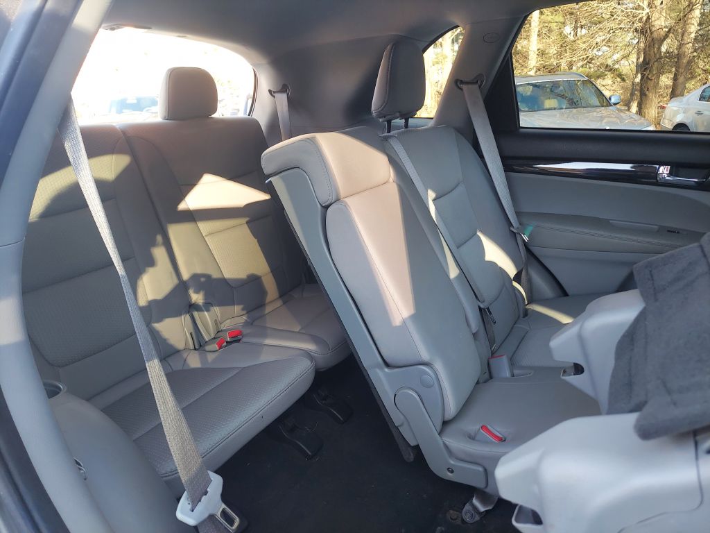 Photo 10 of this KIA SORENTO