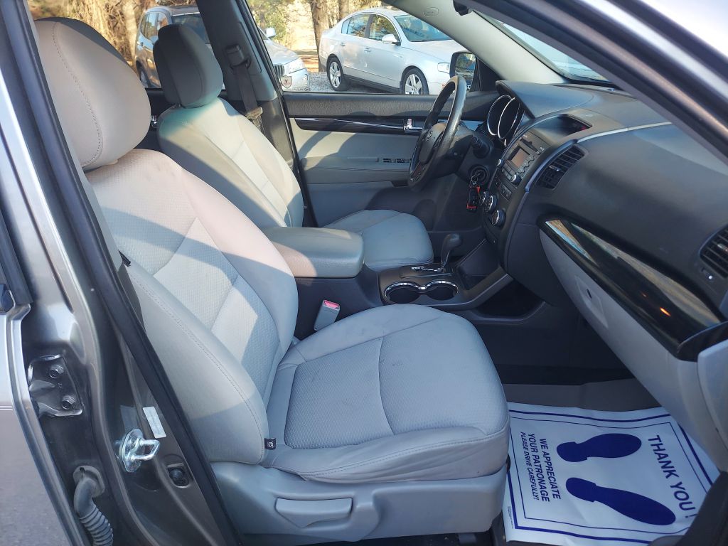 Photo 14 of this KIA SORENTO