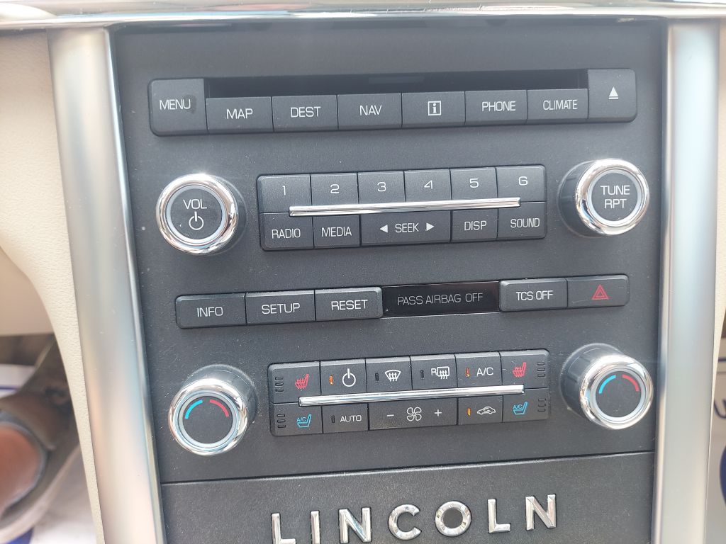Photo 12 of this LINCOLN MKS