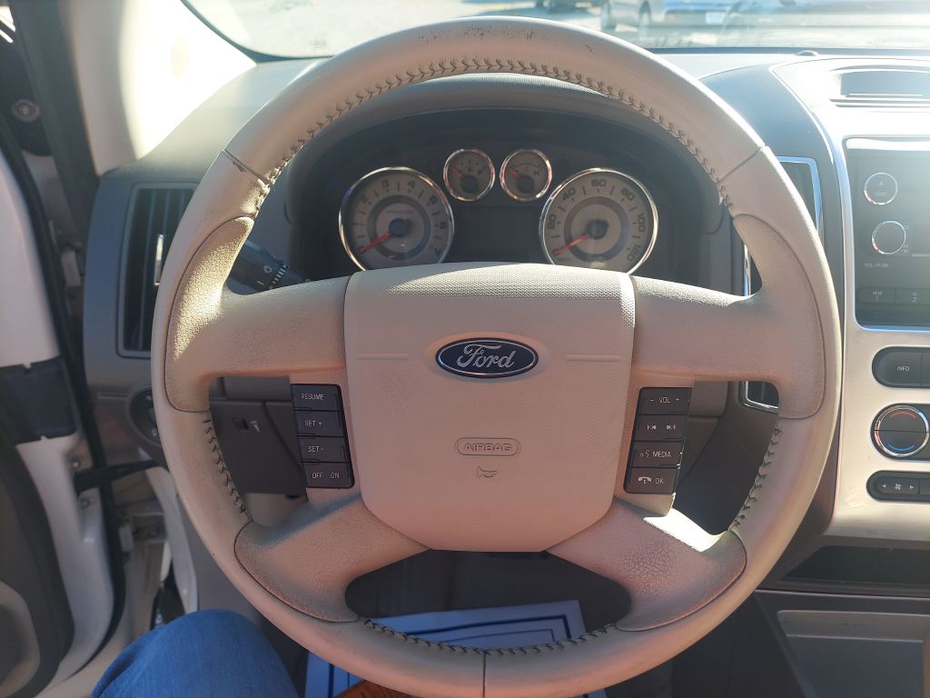 Photo 15 of this FORD EDGE