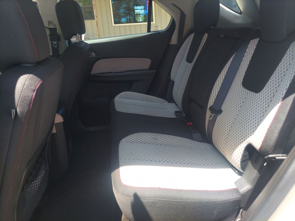Photo 11 of this CHEVROLET EQUINOX