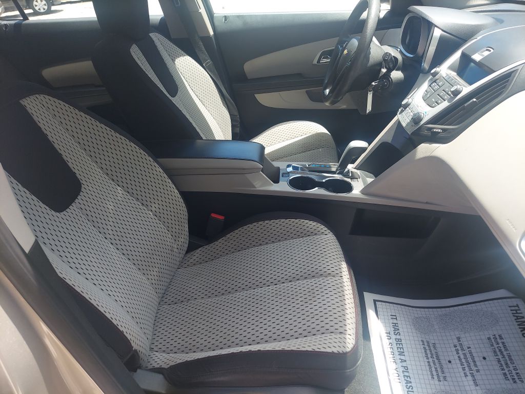 Photo 10 of this CHEVROLET EQUINOX