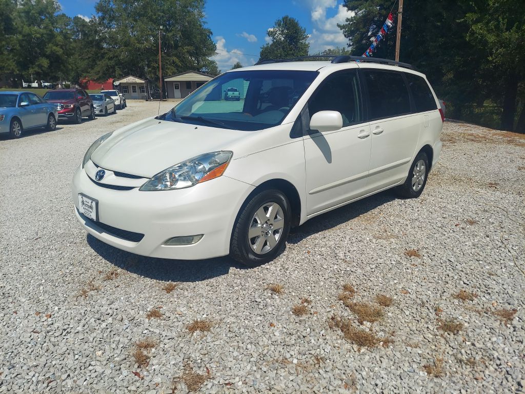 Photo 3 of this TOYOTA SIENNA