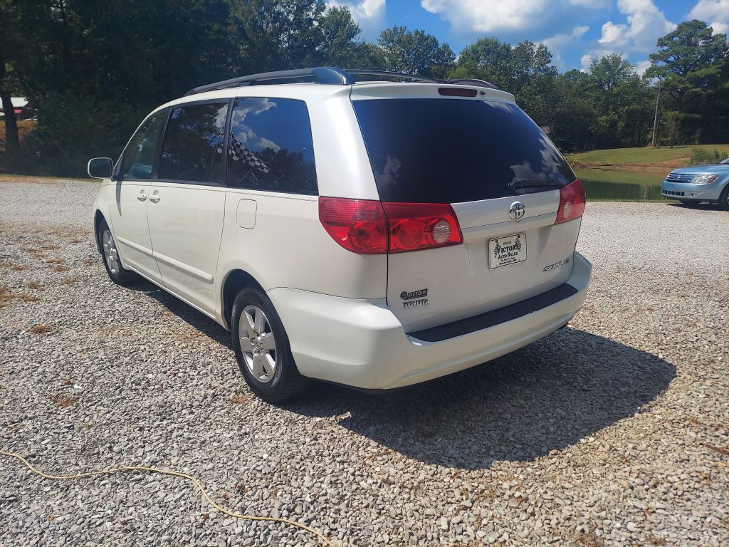 Photo 4 of this TOYOTA SIENNA