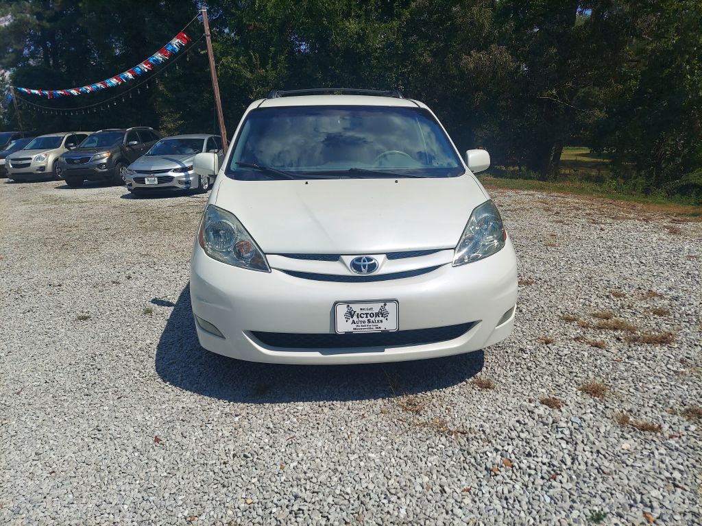 Photo 7 of this TOYOTA SIENNA