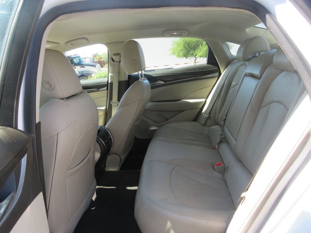 Car Image 9