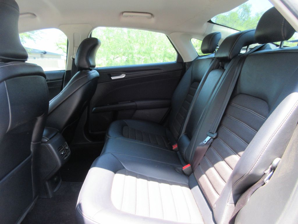 Car Image 9