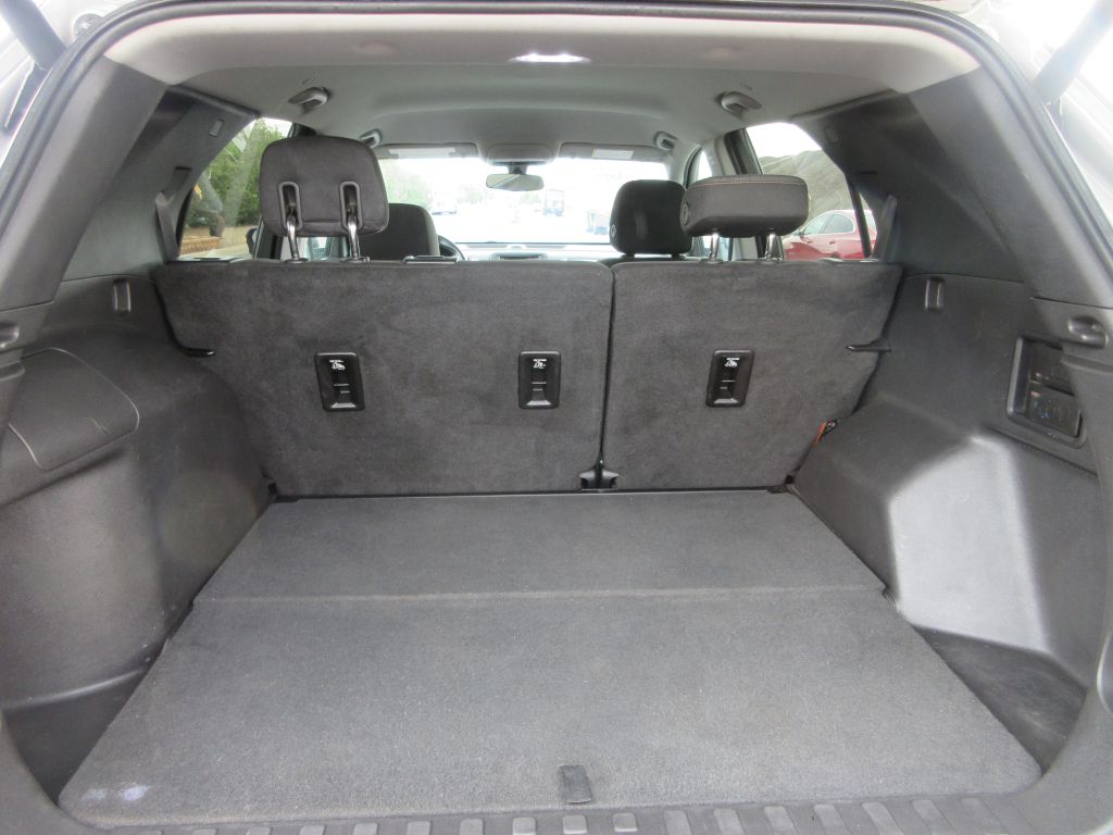 Car Image 9