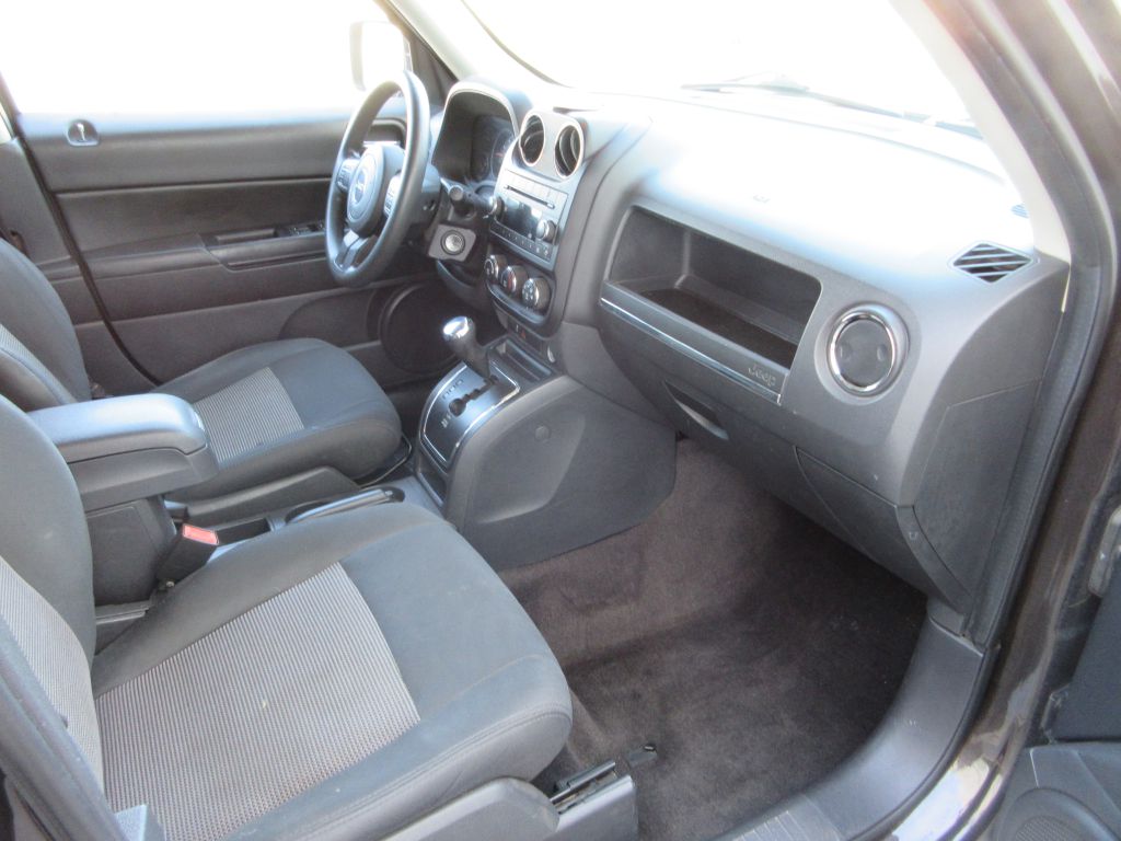 Car Image 10