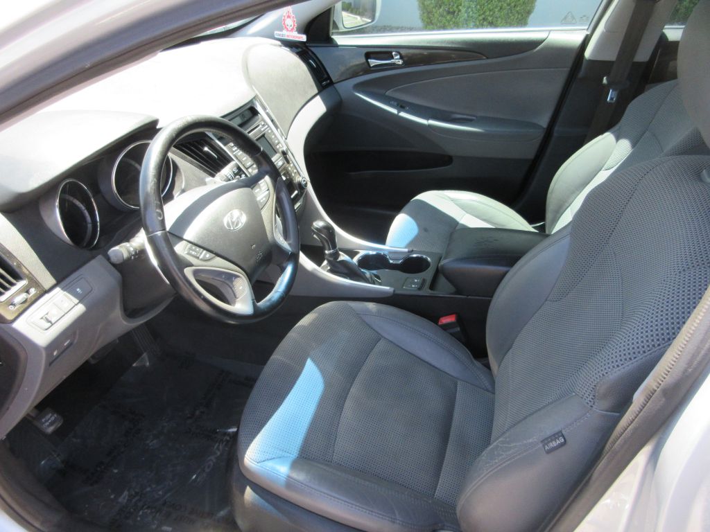 Car Image 8