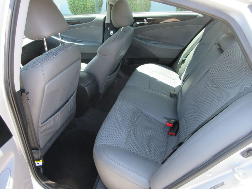Car Image 9