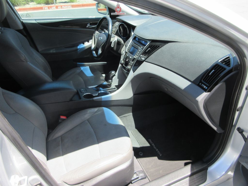 Car Image 10