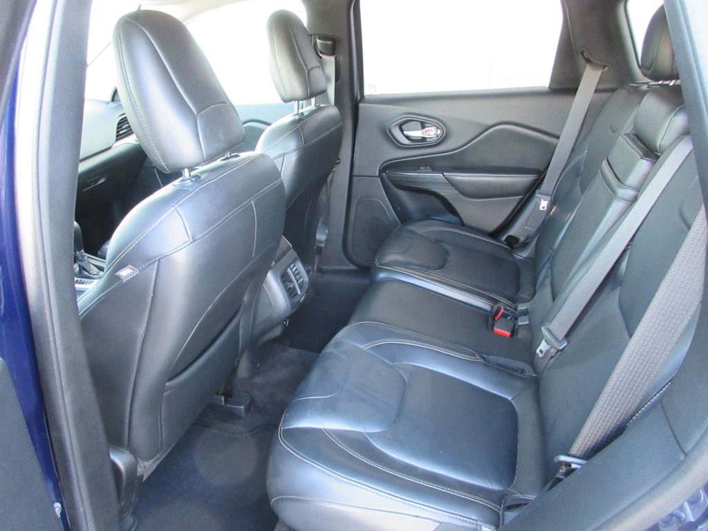 Car Image 9