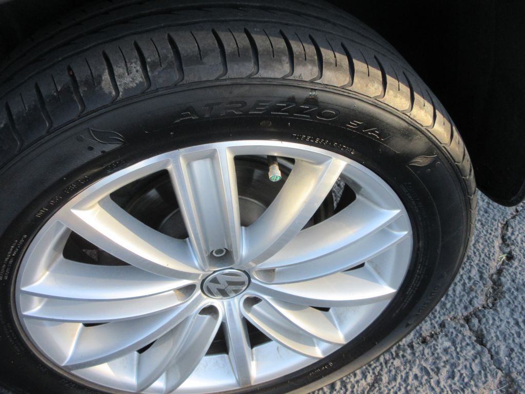 Car Image 9