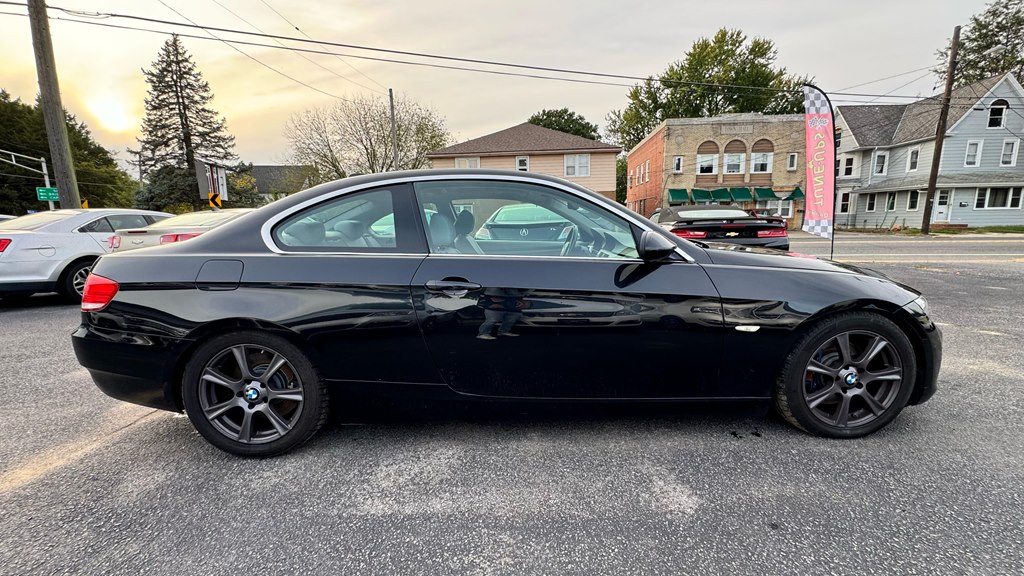 Additional photo of vehicle.