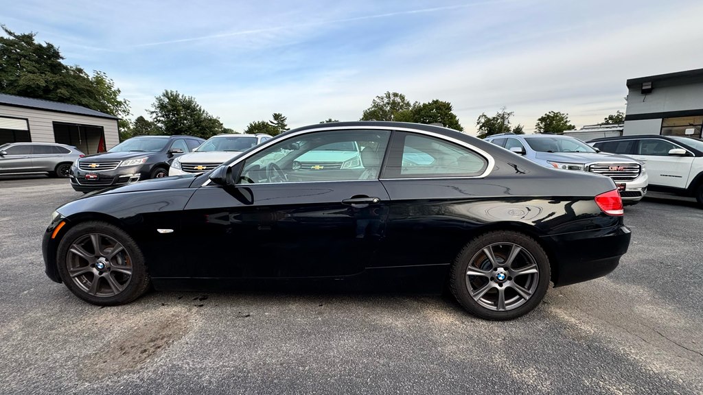 Additional photo of vehicle.