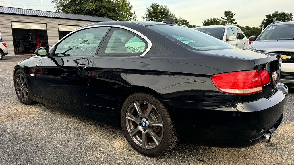 Additional photo of vehicle.