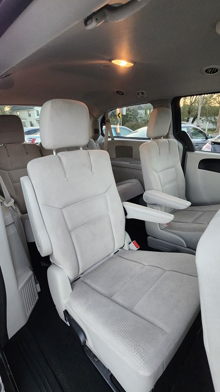 Photo 12 of this DODGE GRAND CARAVAN
