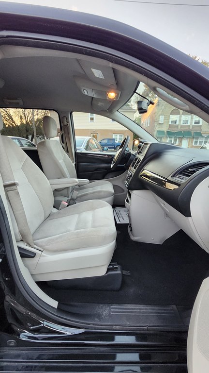 Photo 13 of this DODGE GRAND CARAVAN