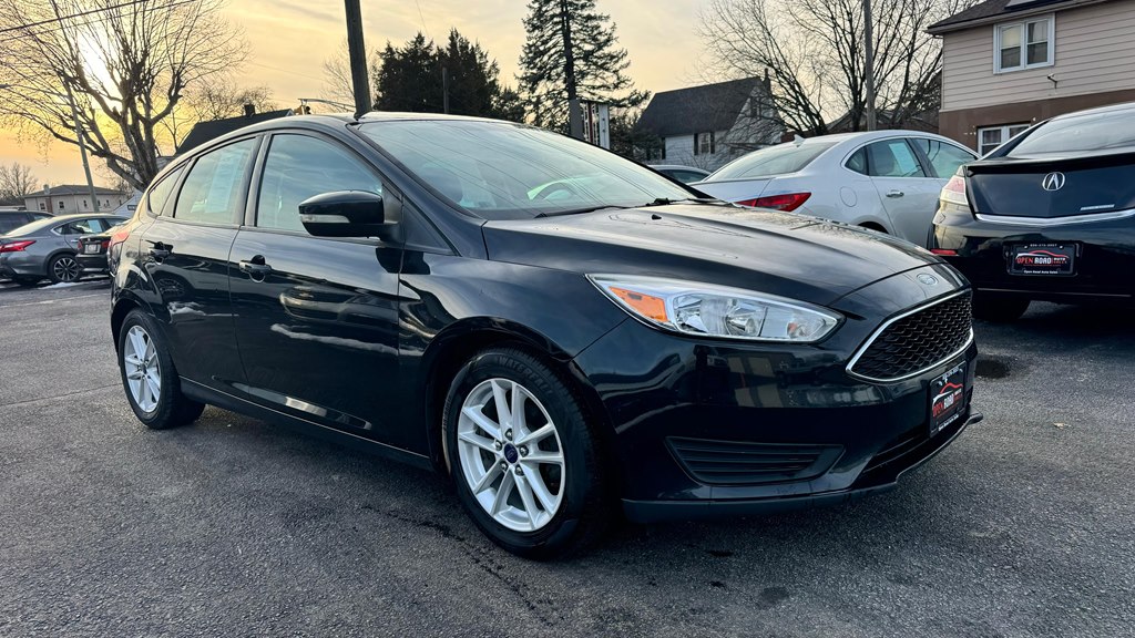 2015 Ford Focus SE's photo