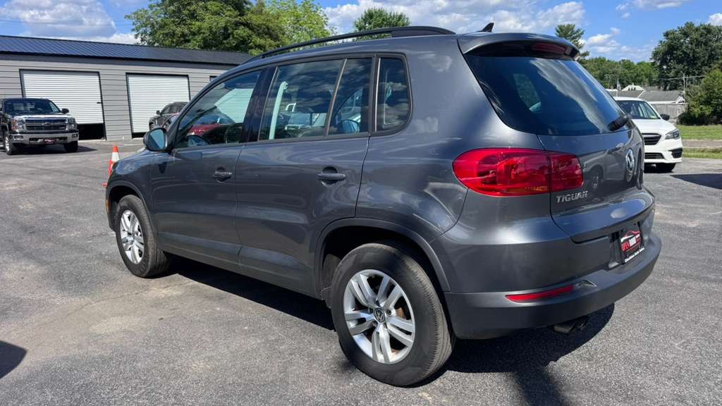 Photo 4 of this VOLKSWAGEN TIGUAN