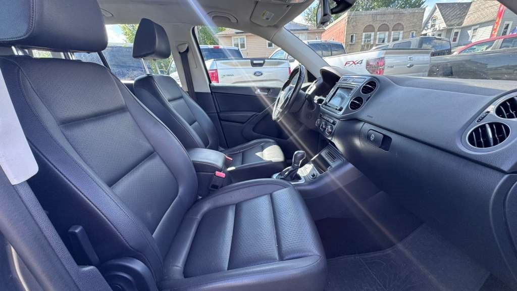 Photo 12 of this VOLKSWAGEN TIGUAN