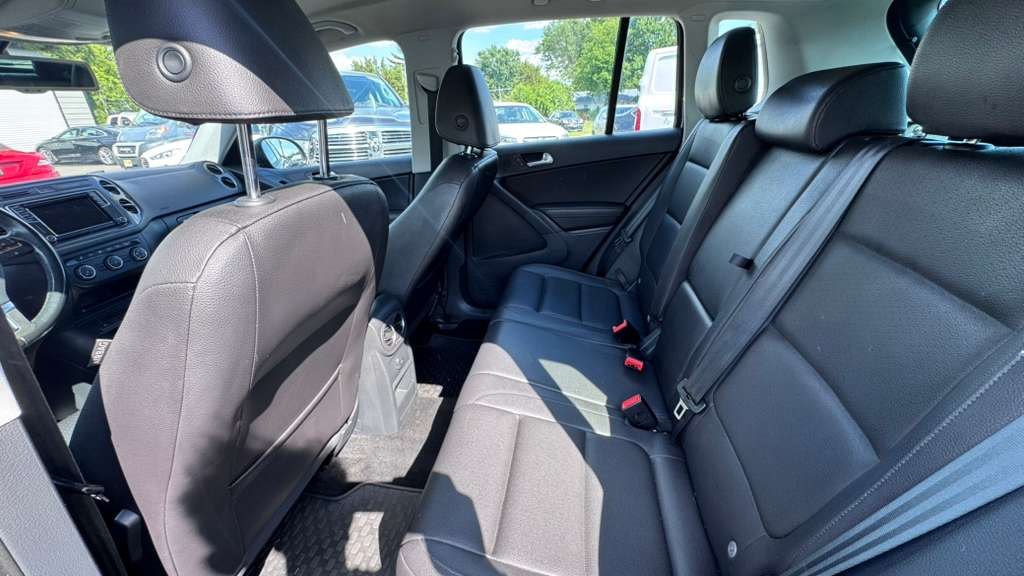 Photo 11 of this VOLKSWAGEN TIGUAN