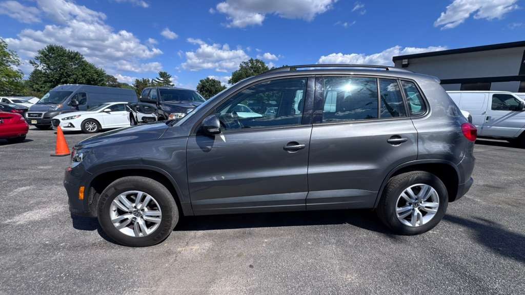 Photo 3 of this VOLKSWAGEN TIGUAN