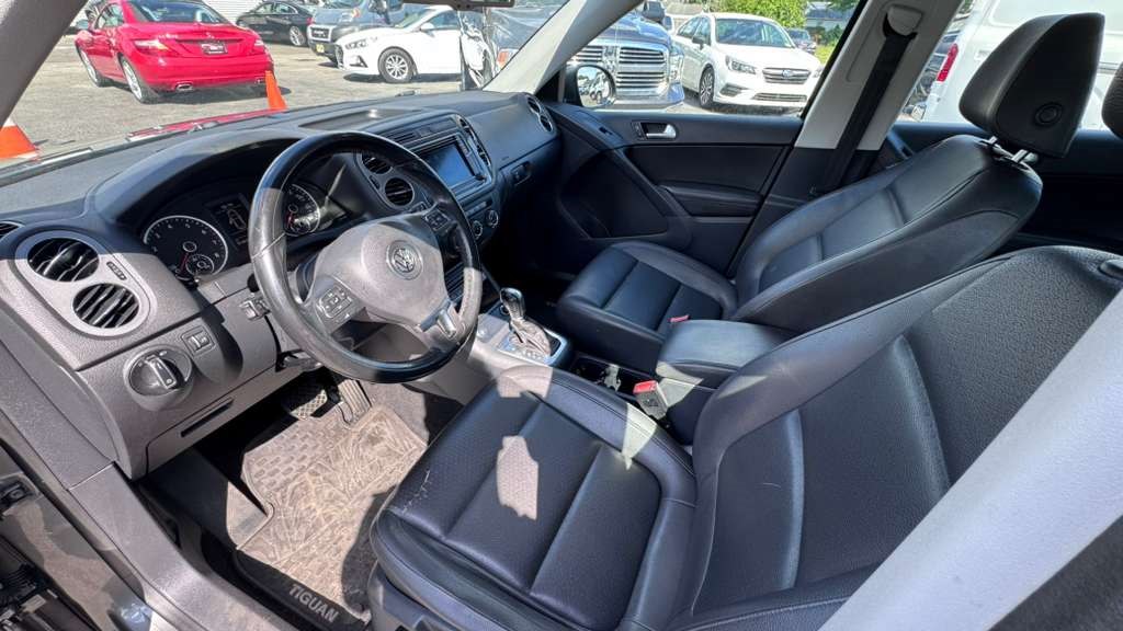 Photo 9 of this VOLKSWAGEN TIGUAN