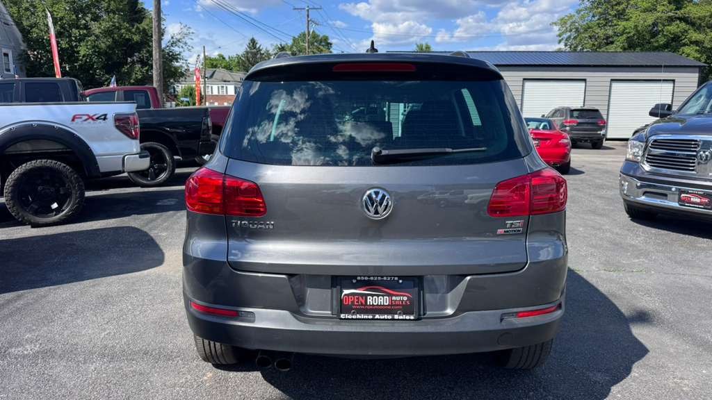 Photo 5 of this VOLKSWAGEN TIGUAN