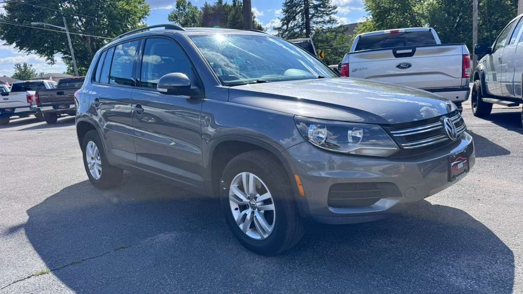 Photo 2 of this VOLKSWAGEN TIGUAN