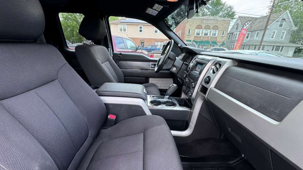 Additional photo of vehicle.