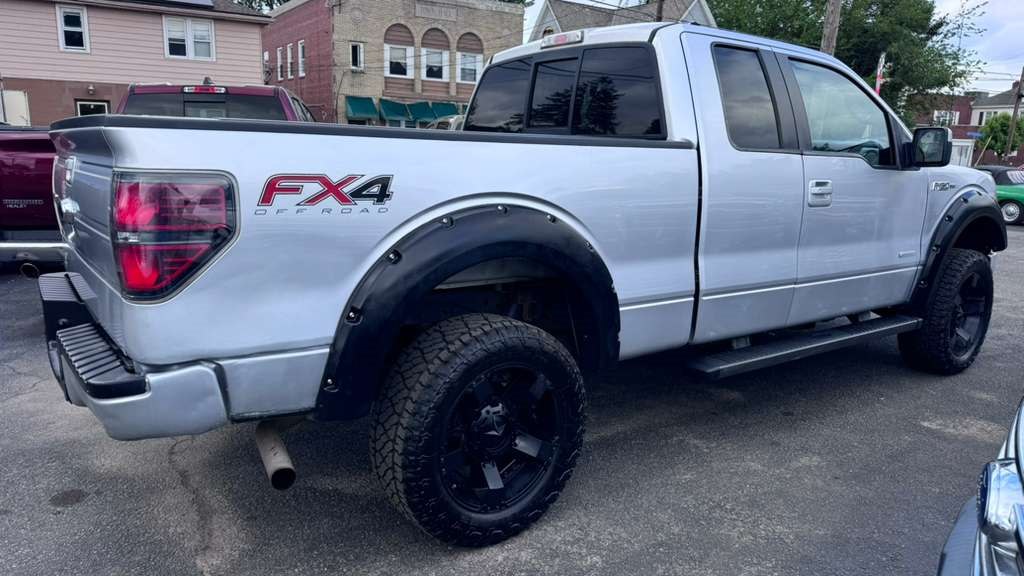Additional photo of vehicle.