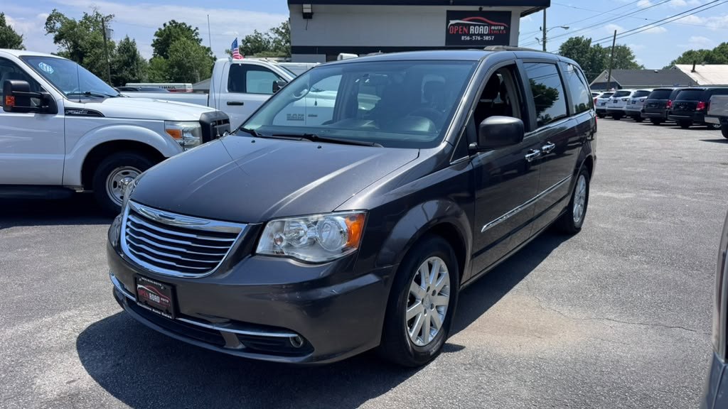 Photo 2 of this CHRYSLER TOWN AND COUNTR