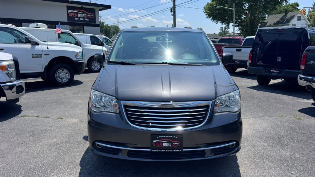 Photo 3 of this CHRYSLER TOWN AND COUNTR