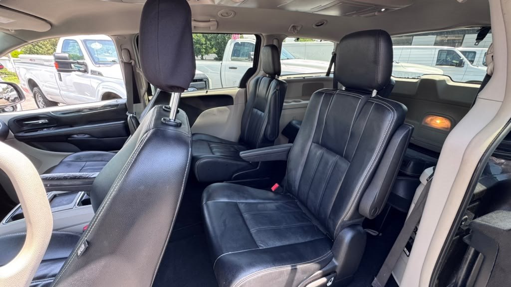 Photo 10 of this CHRYSLER TOWN AND COUNTR