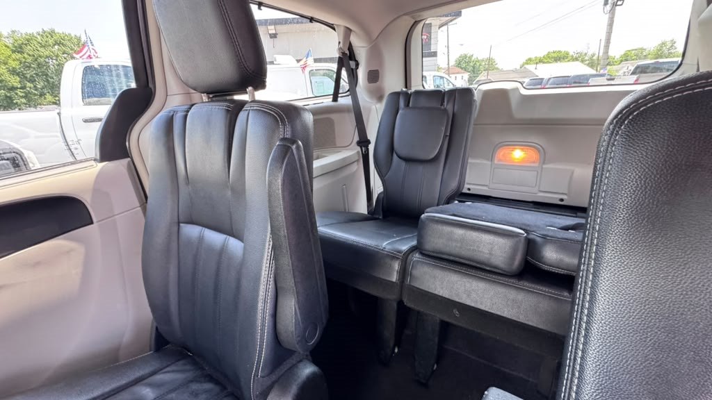 Photo 11 of this CHRYSLER TOWN AND COUNTR