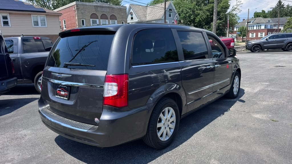 Photo 6 of this CHRYSLER TOWN AND COUNTR