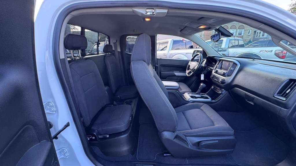 Photo 11 of this CHEVROLET COLORADO