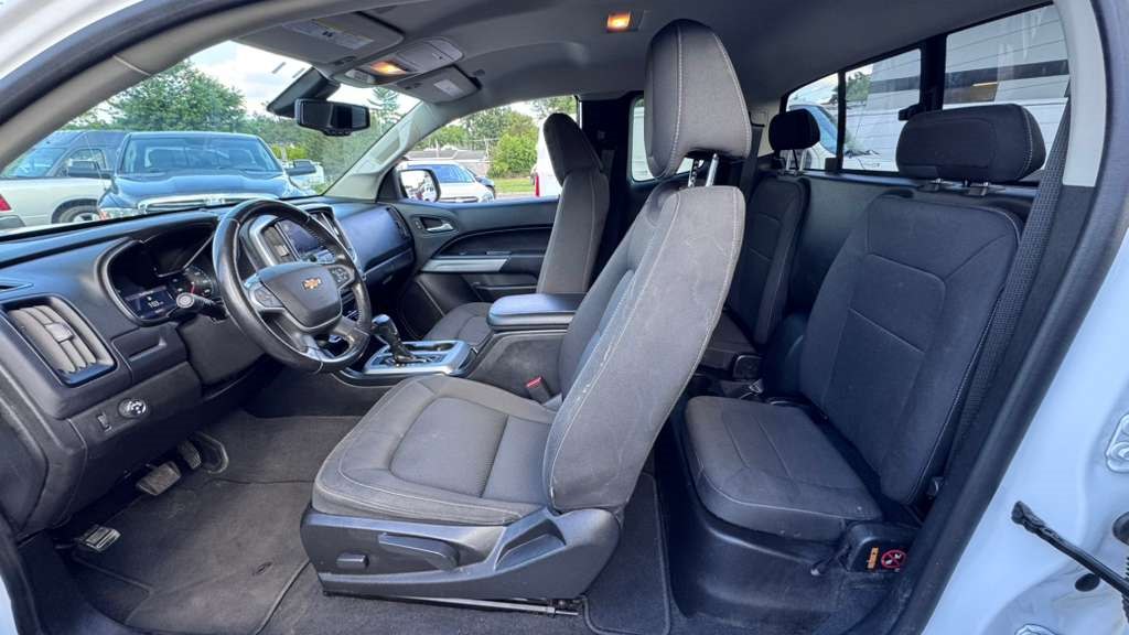 Photo 9 of this CHEVROLET COLORADO