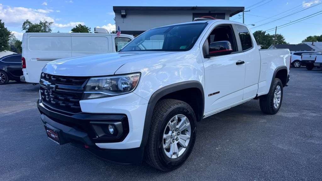 Photo 2 of this CHEVROLET COLORADO