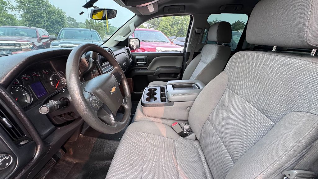 Additional photo of vehicle.