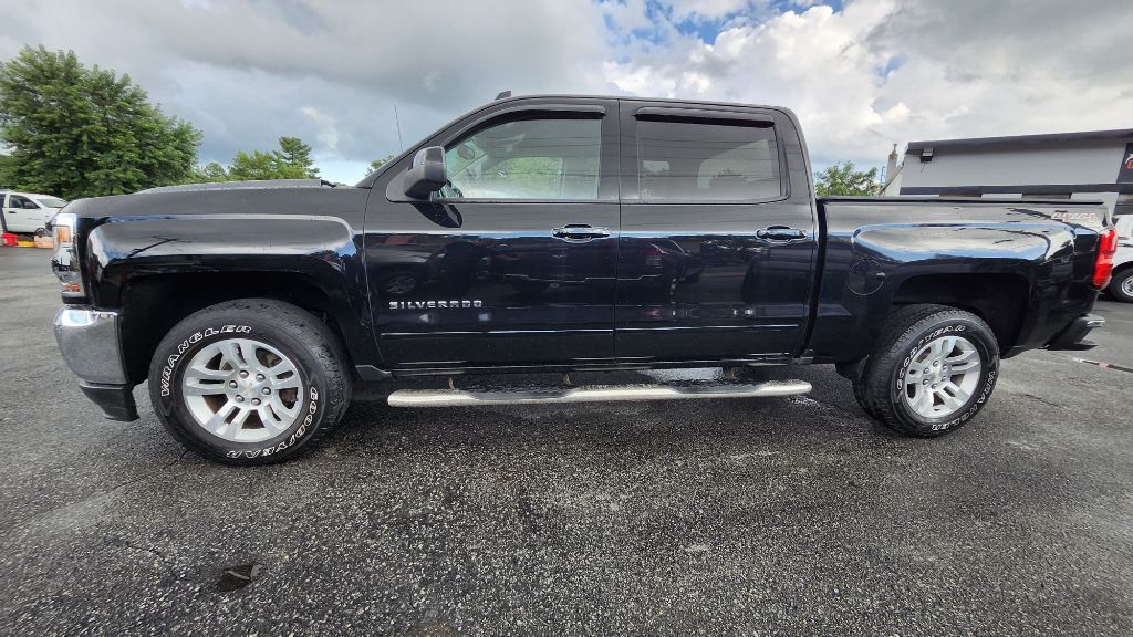 Additional photo of vehicle.