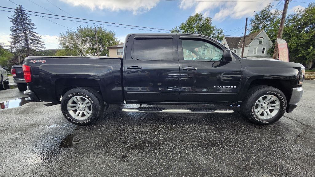 Additional photo of vehicle.
